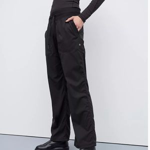 Dance Studio Mid-Rise Pant
Regular size 6